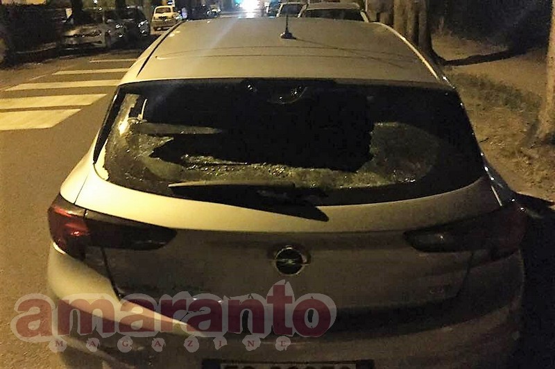 l'auto delle tifose aretine danneggiata a Lucca